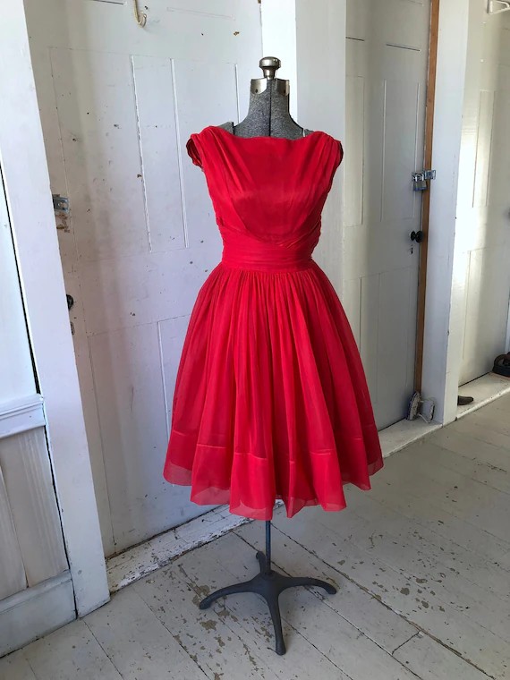 GATHERED DRESS. 17787500102998365943474731841796